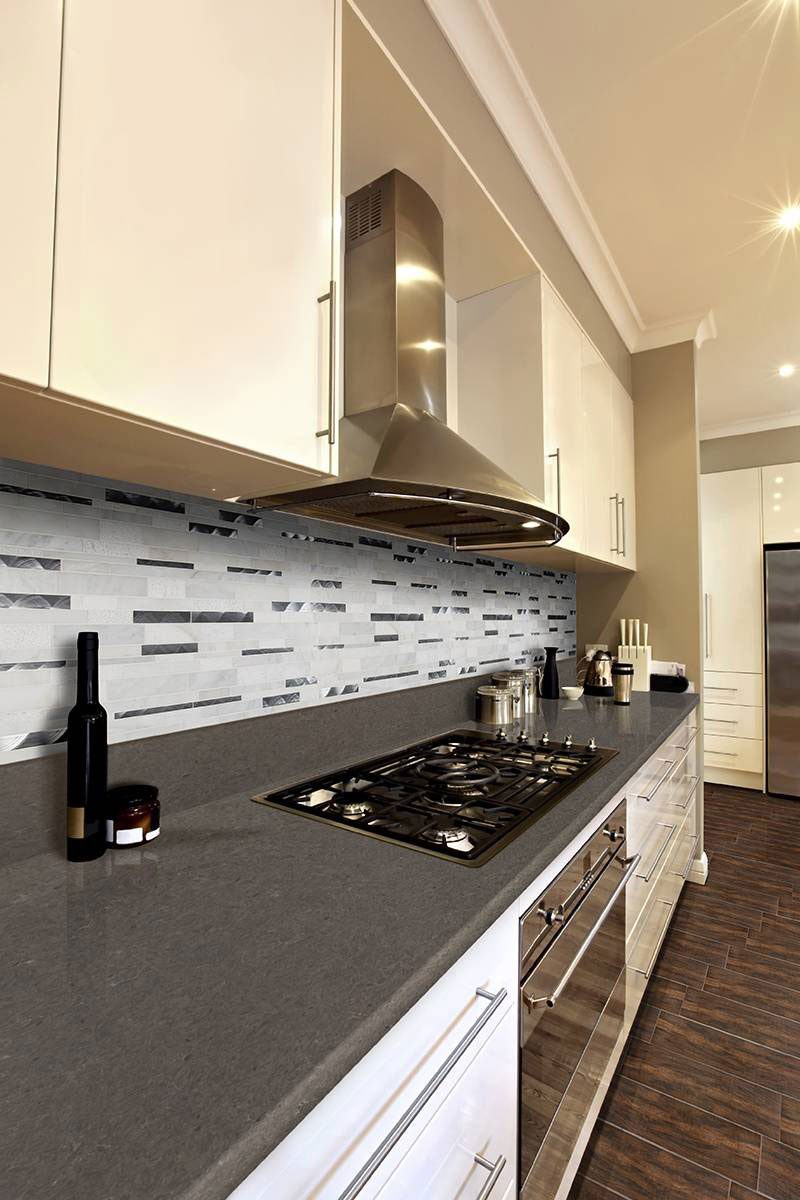 Moderno Blanco Glass & Metal Tile
