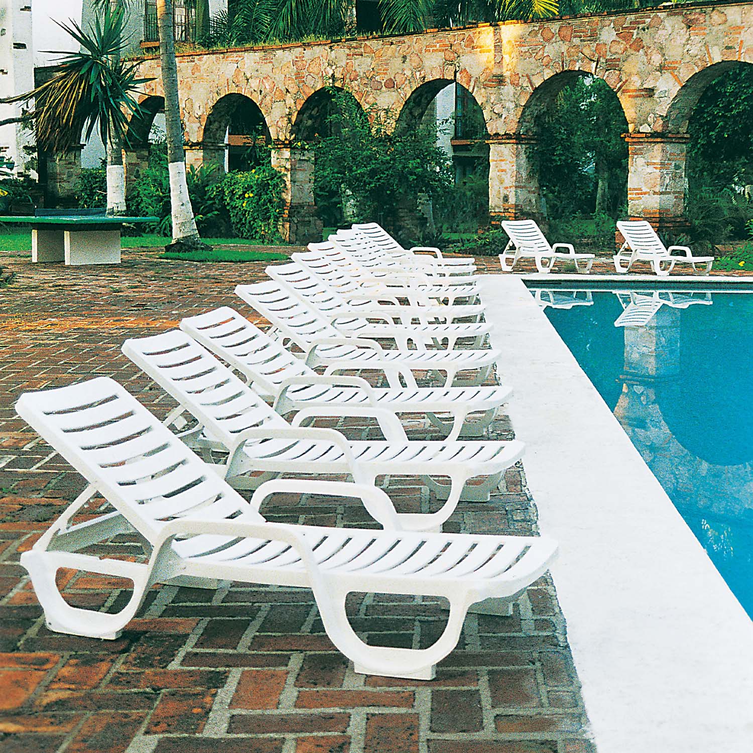 Bahia Chaise Lounge