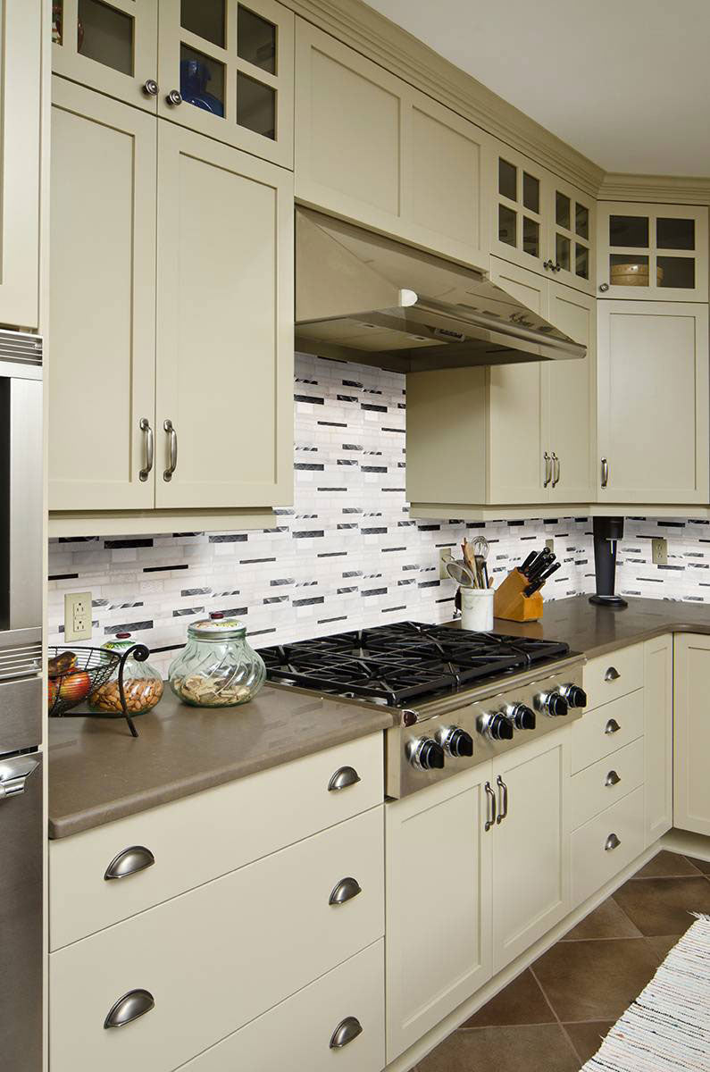 Moderno Blanco Glass & Metal Tile